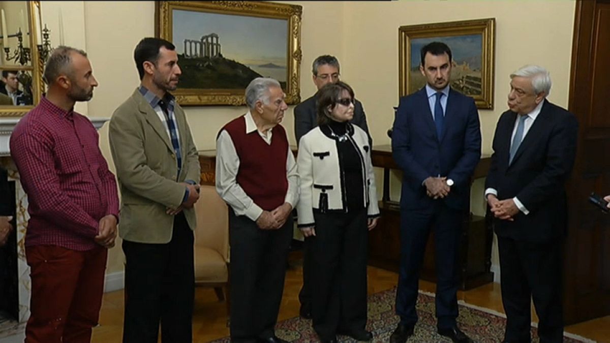Los 'héroes de Mati' ya tienen nacionalidad griega