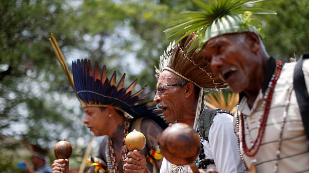 Bolsonaro jette les terres indiennes du Brésil en pâture au lobby agricole Bolsonaro jette les terres indiennes du Brésil en pâture au lobby agricole