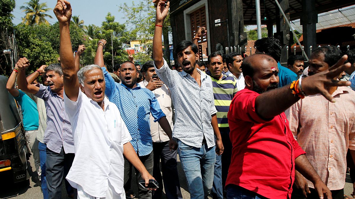 Indische Männer bei einer Demonstration