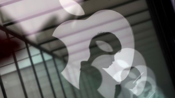 Apple теряет выручку из-за падения продаж в Китае Apple теряет выручку из-за падения продаж в Китае