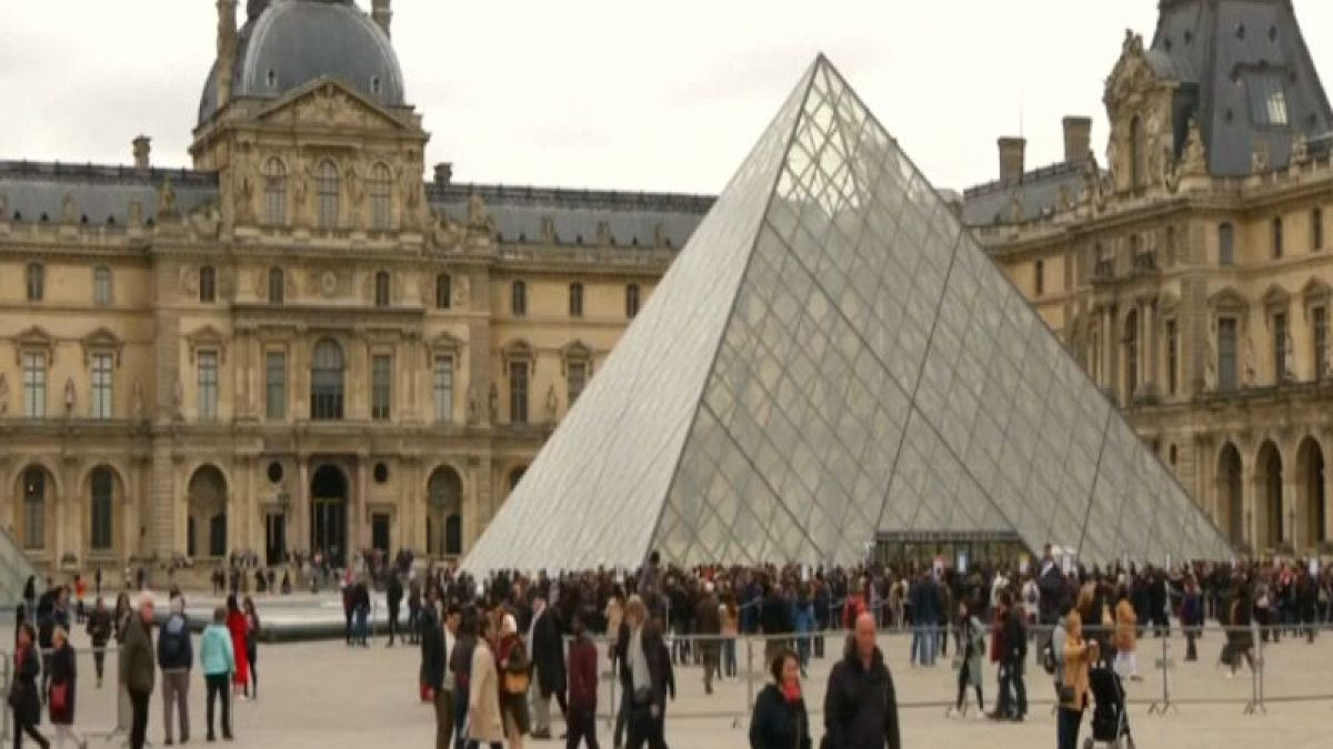 Recorde de visitantes no Louvre em 2018
