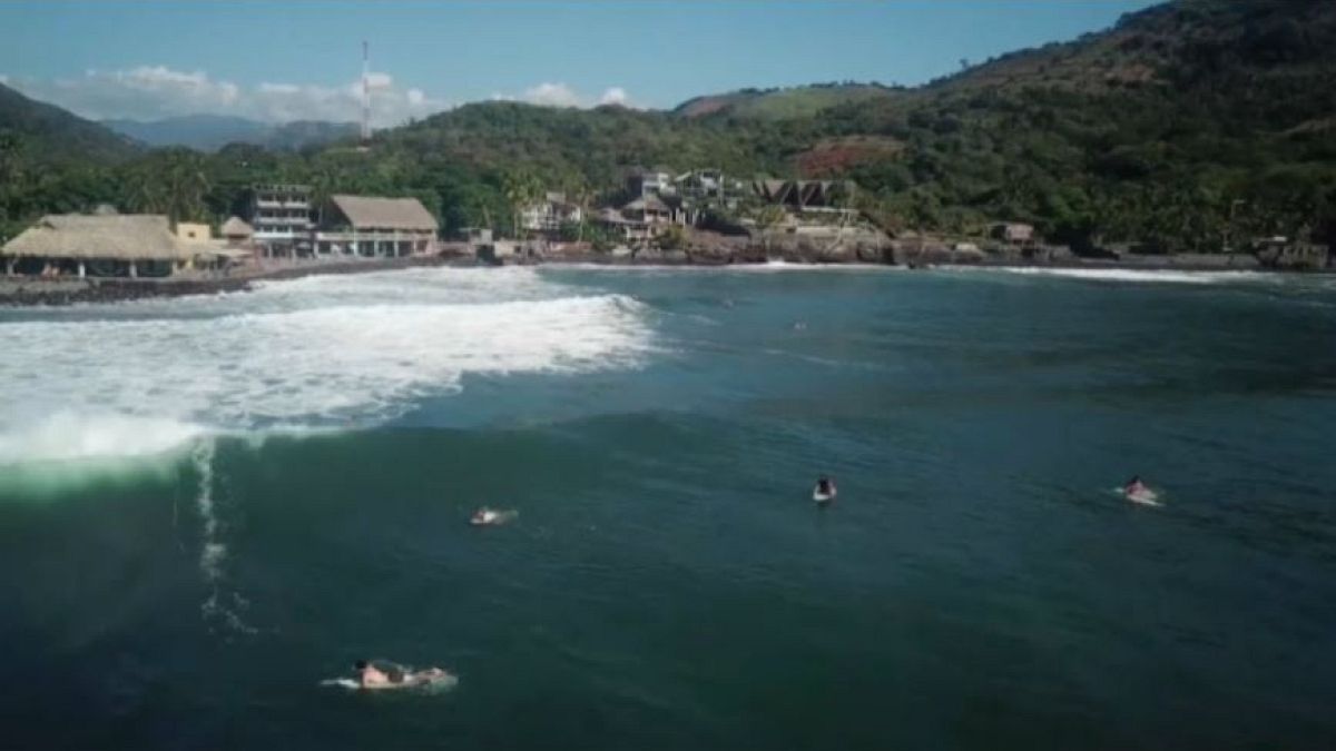 El Salvador quiere mejorar su imagen con el surf