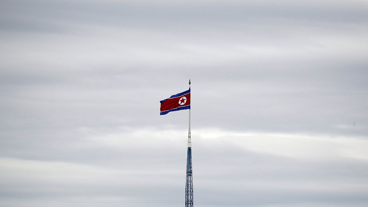 Kuzey Koreli Büyükelçi ailesi ile birlikte batıya iltica etti