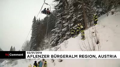Telesiyejde mahsur kalan kayakçılar 2 saatlik operasyonla kurtarıldı