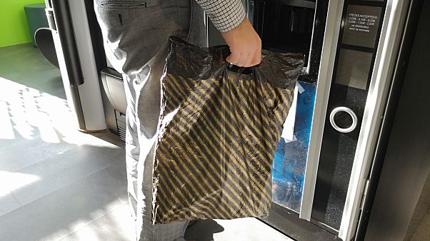 Poşet kullanımı yüzde 70'e yakın oranda azaldı halk yeni uygulamaya isyan etti Poşet kullanımı yüzde 70'e yakın oranda azaldı halk yeni uygulamaya isyan etti