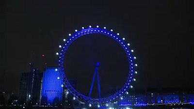 A l'occasion du nouvel an, le ciel londonien s'est couvert de lumières bleu