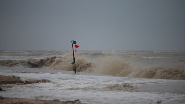 La tempesta Pabuk si abbatte sulla Thailandia La tempesta Pabuk si abbatte sulla Thailandia