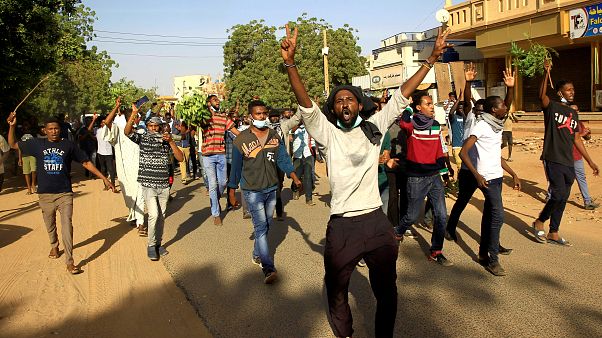 Sudan in strada contro il presidente Sudan in strada contro il presidente
