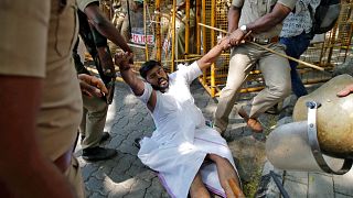 Festnahmen nach gewalttätigen Protesten gegen Tempelöffnung für Frauen