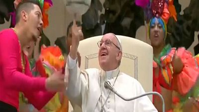 شاهد: لقطات من البيرو والفاتيكان ونيوزيلندا جمعت بين الطرافة والإثارة