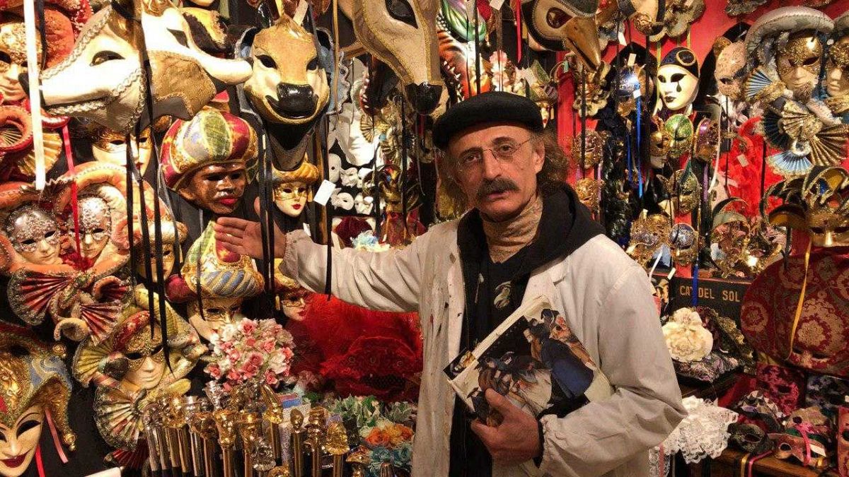 حمید صدیقی هنرمند ایرانی که در ونیز ماسک می‌سازد 