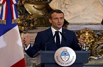 الرئيس الفرنسي يعقد أول اجتماع لحكومته في العام الجديد