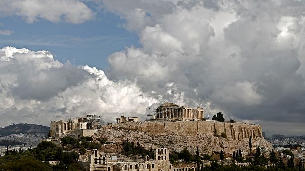 Νεκρός άντρας στην Ακρόπολη - Έπεσε από τα βράχια στο κενό Νεκρός άντρας στην Ακρόπολη - Έπεσε από τα βράχια στο κενό