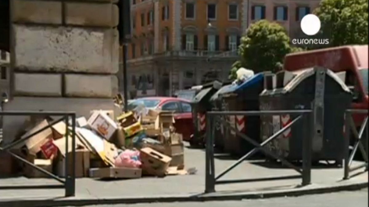 Roma Belediyesine mektuplu çöp uyarısı: Salgın riski var okulları açmayacağız