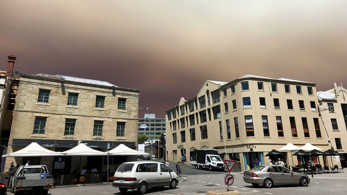 دود آتش‌سوزی آسمان تاسمانی استرالیا را تیره و تار کرد