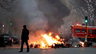 Clashes break out at yellow vest protests in Paris 