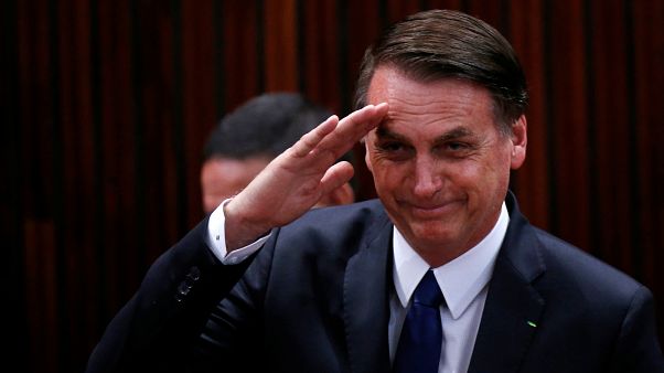 الجيش البرازيلي يشعر باستياء من استعداد بولسونارو لإقامة قاعدة أمريكية الجيش البرازيلي يشعر باستياء من استعداد بولسونارو لإقامة قاعدة أمريكية