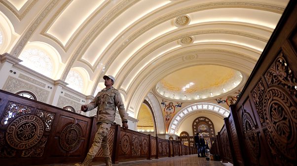 Cairo: bomba esplode nei pressi di una chiesa copta, muore artificiere Cairo: bomba esplode nei pressi di una chiesa copta, muore artificiere