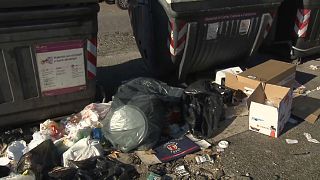 Lixo acumula-se nas ruas de Roma