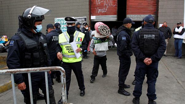 Desalojan un refugio clandestino de migrantes en Tijuana Desalojan un refugio clandestino de migrantes en Tijuana