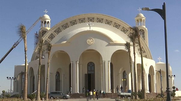 شاهد: السيسي يفتتح مسجدا وأكبر كنيسة في الشرق الأوسط في العاصمة الجديدة شاهد: السيسي يفتتح مسجدا وأكبر كنيسة في الشرق الأوسط في العاصمة الجديدة