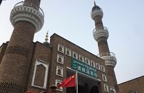 في جولة صحفية.. الصين تقول إن وتيرة "توعية" المسلمين في شينجيانغ ستتباطأ