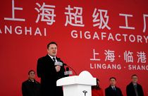 Elon Musk Çin'de dev Tesla fabrikasının açılışına katıldı hedef yıllık 500 bin araç