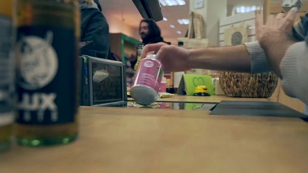 SirPlus verkauft Lebensmittel, deren Verfallsdaten abgelaufen sind SirPlus verkauft Lebensmittel, deren Verfallsdaten abgelaufen sind