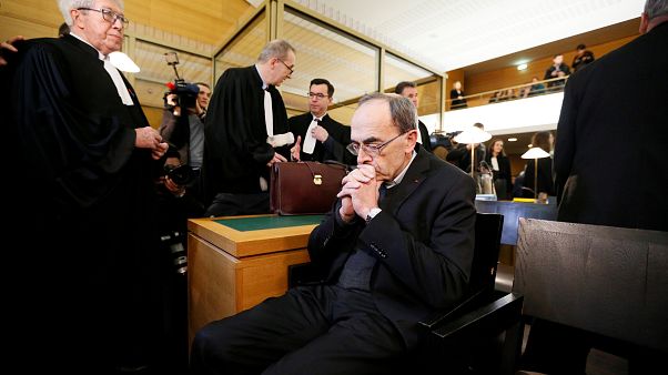Le cardinal Barbarin se défend sur le banc des accusés Le cardinal Barbarin se défend sur le banc des accusés