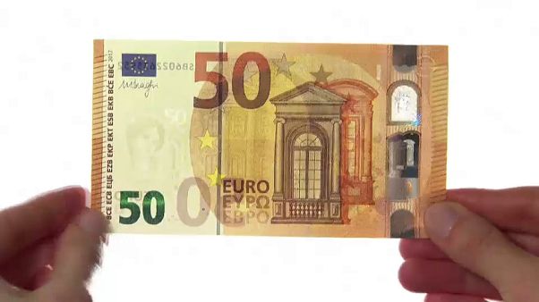 Euro: vantaggi e svantaggi Euro: vantaggi e svantaggi