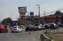 Lunghe code in Messico per qualche litro di benzina