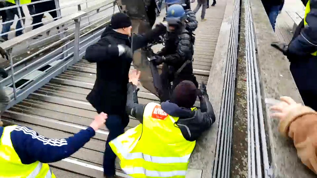 Polisleri yumruklayan Sarı Yelekli Fransız boksör gözaltında 