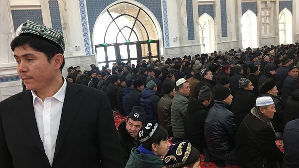 Yüz binlerce Uygur Türkü Çin'de kamplara alındı Yüz binlerce Uygur Türkü Çin'de kamplara alındı