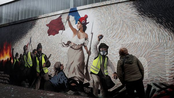 Il governo italiano appoggia i gilet gialli e attacca Macron Il governo italiano appoggia i gilet gialli e attacca Macron