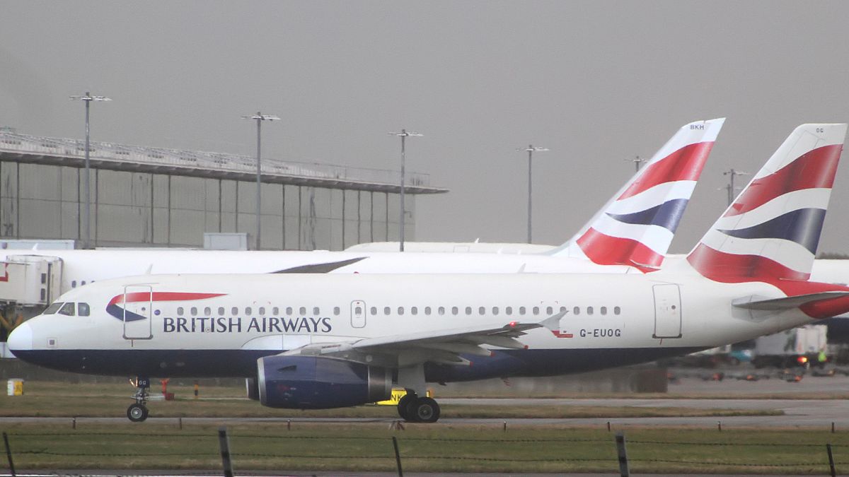 Londra Heathrow'da görülen drone sebebiyle uçuşlar iptal edildi