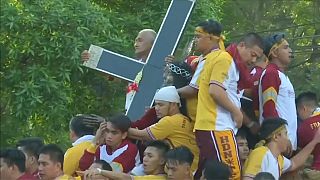 شاهد: ملايين الفلبينيين يخرجون في موكب سنوي تبركا بالمسيح