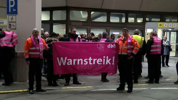 Donnerstag: Warnstreiks an deutschen Flughäfen angekündigt Donnerstag: Warnstreiks an deutschen Flughäfen angekündigt