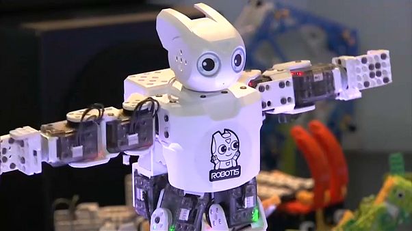 Robôs marcam presença na CES Robôs marcam presença na CES