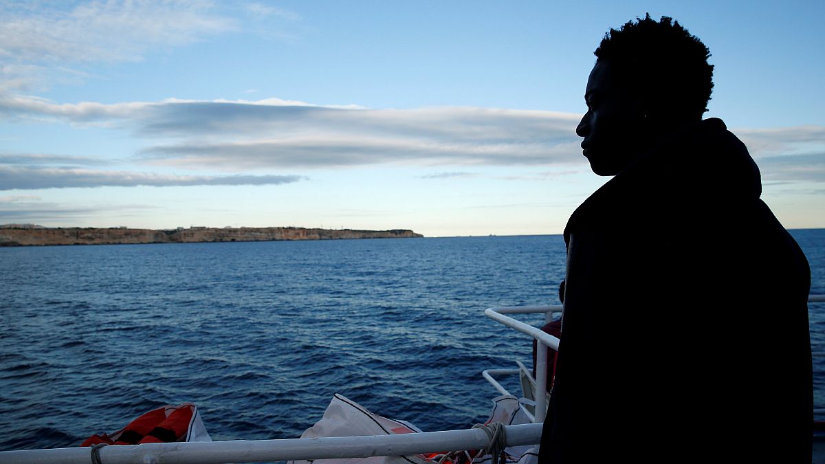 Caso Sea Watch: Malta autorizza lo sbarco dei 49 migranti a bordo delle due navi