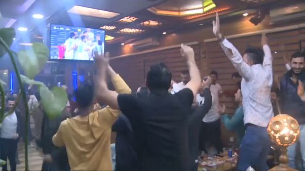 اشک شادی هواداران عراقی بعد از پیروزی در دقایق پایانی مقابل ویتنام اشک شادی هواداران عراقی بعد از پیروزی در دقایق پایانی مقابل ویتنام