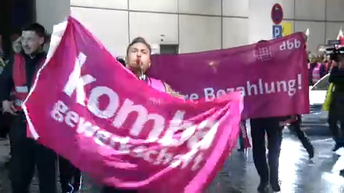 Csütörtökön új reptéri sztrájkok Németországban