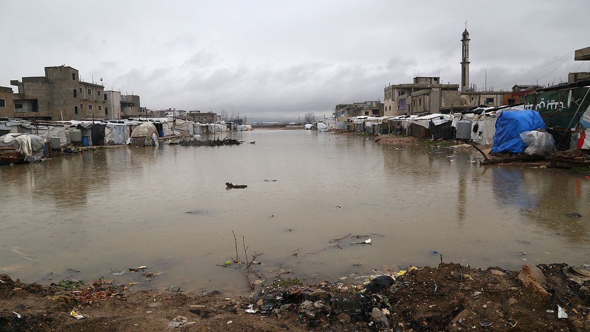شاهد: الشتاء يضاعف معاناة اللاجئين السوريين في لبنان