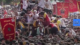 Filippine: milioni in strada per la processione del Nazareno nero