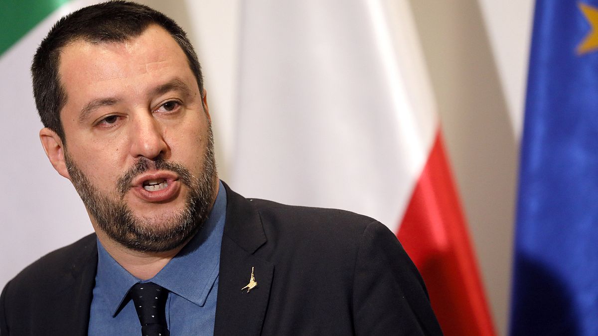 Migranti, Salvini: "Accordo valido solo se Ue si farà carico dei 200 migranti qui da mesi"