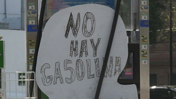 Messico: "Non c'è benzina", ma c'è chi trova un modo per far passare il tempo Messico: "Non c'è benzina", ma c'è chi trova un modo per far passare il tempo