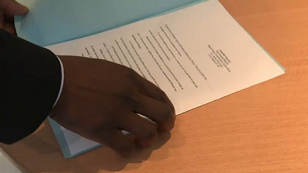 "Gelbwesten”: Attackierte Abgeordnete wehren sich "Gelbwesten”: Attackierte Abgeordnete wehren sich