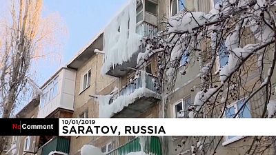 خانه‌های قندیل بسته از سرما در روسیه
