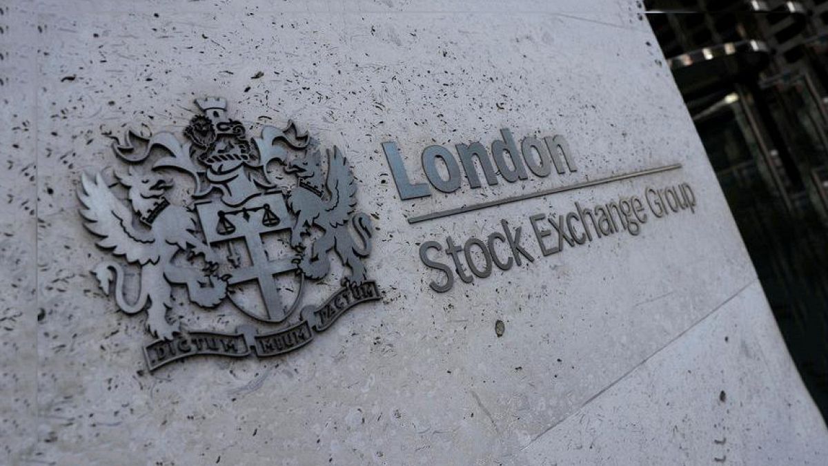 UK shares fall as trade talk hopes fade; weak Christmas updates hurt retail