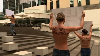 Australie : des manifestantes topless pour soutenir Rahaf Mohammed al-Qunun