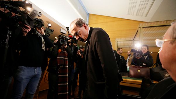 Kilisede taciz skandalı: Kardinal Barbarin davası 7 Mart'a ertelendi Kilisede taciz skandalı: Kardinal Barbarin davası 7 Mart'a ertelendi